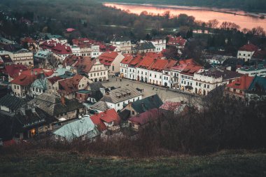 Kazimierz Dolny, Polonya. Üç haç dağından görüntüle. 