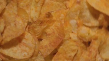 Patates cipsi yakın. Atıştırmalık fotoğraf.