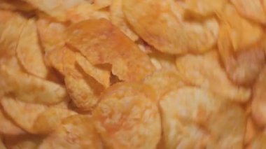 Patates cipsi yakın. Atıştırmalık fotoğraf.