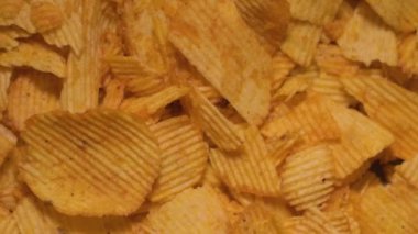 Patates cipsi yakın. Atıştırmalık fotoğraf.