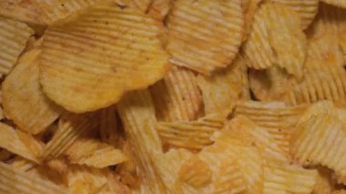 Patates cipsi yakın. Atıştırmalık fotoğraf.