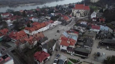 Kazimierz Dolny, Polonya 'da hava görüntüleri. 4K video