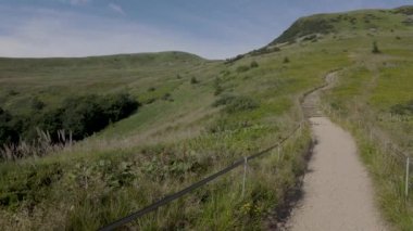 Bieszczady Dağları, Polonya. Tarnica Tepesi yakınlarında yürüyüş parkurları. Karpatların Bir kısmı.