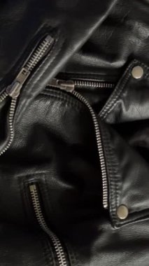 Deri Ceketin Değişen Mavi Işıkta Yakın Çekimi