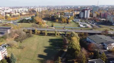 Lublin, Polonya. Doğu Polonya 'nın en büyük şehri Lublin' in Çek bölgesindeki bir vadinin hava sonbahar manzarası.