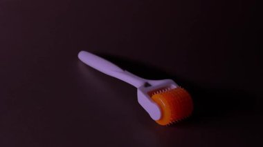 Derma roller için tıbbi mikro terapi iğneleme yöntemlerinin etkinliğinin karşılaştırılması. Aracı olarak da bilinir: Dermaroller, mesoroller, Mezo-silindir, mesopen.