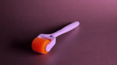 Derma roller için tıbbi mikro terapi iğneleme yöntemlerinin etkinliğinin karşılaştırılması. Aracı olarak da bilinir: Dermaroller, mesoroller, Mezo-silindir, mesopen.