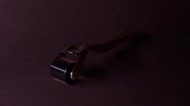 Derma roller için tıbbi mikro terapi iğneleme yöntemlerinin etkinliğinin karşılaştırılması. Aracı olarak da bilinir: Dermaroller, mesoroller, Mezo-silindir, mesopen.