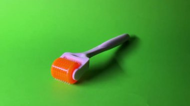 Derma roller için tıbbi mikro terapi iğneleme yöntemlerinin etkinliğinin karşılaştırılması. Aracı olarak da bilinir: Dermaroller, mesoroller, Mezo-silindir, mesopen.