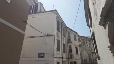 Slovenya 'nın Piran Tarihi Caddelerinde Yürümek