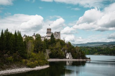 Niedzica Castle on Lake Czorsztyn, Poland  medieval panorama