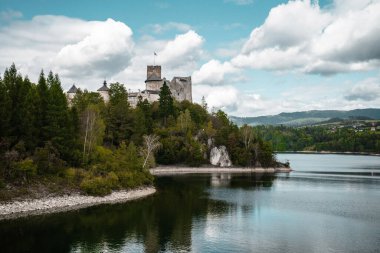 Niedzica Castle on Lake Czorsztyn, Poland  medieval panorama