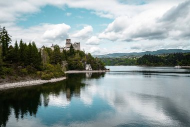 Niedzica Castle on Lake Czorsztyn, Poland  medieval panorama