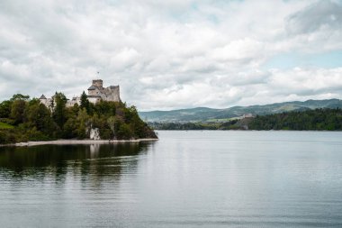 Niedzica Castle on Lake Czorsztyn, Poland  medieval panorama