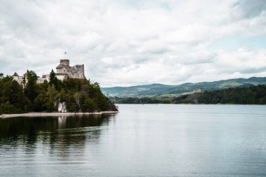 Niedzica Castle on Lake Czorsztyn, Poland  medieval panorama