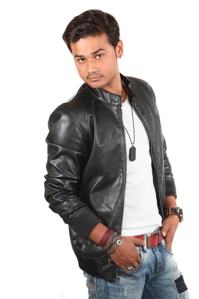 Een Jong Indiaas Knap Model Poseren Een Witte Studio Achtergrond — Stockfoto