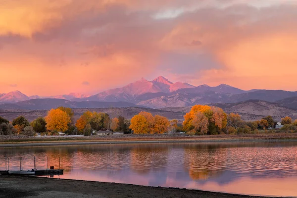 Belo Nascer Sol Queda Longo Lago Colorado Com Longs Peak — Fotografia de Stock