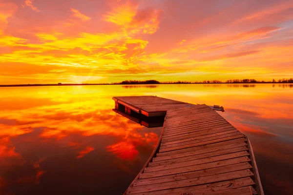 Яркий Красочный Восход Солнца Рыбацкий Док Ждет Солнца Лицензионные Стоковые Изображения