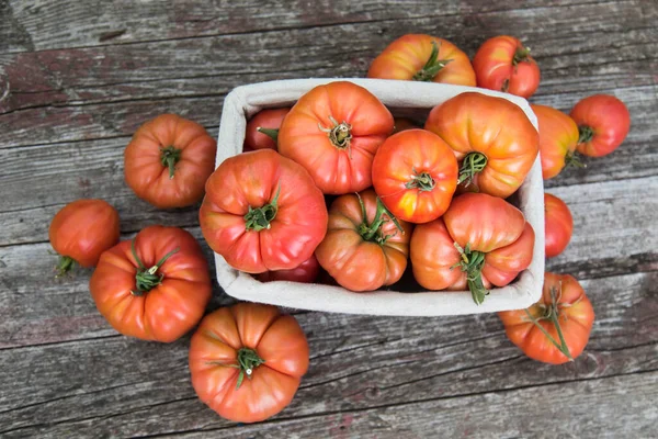 Λαχανικά Ντομάτες Ξύλινο Γραφείο — Φωτογραφία Αρχείου