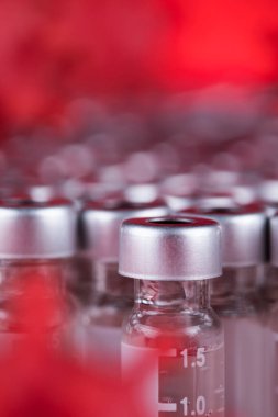 Şişe koronavirüs aşısı, salgın geçmişi