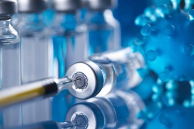 Tıbbi şırıngayı aşıyla kapatın.