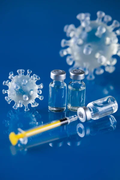 Zamknąć Strzykawkę Medyczną Szczepionką — Zdjęcie stockowe