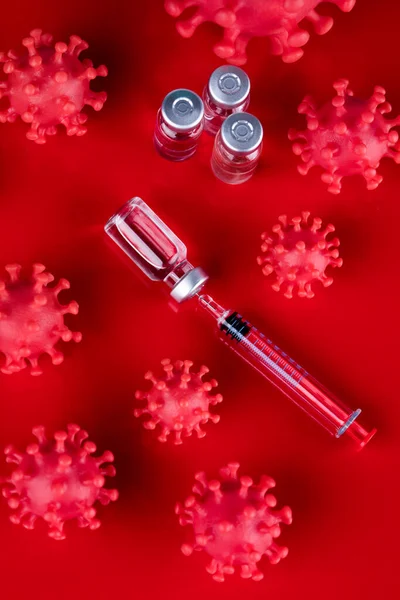 백신으로 주사기를 — 스톡 사진