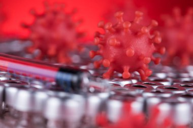 Tıbbi şırıngayı aşıyla kapatın.