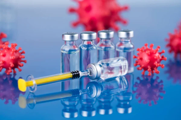 Cerrar Jeringa Médica Con Una Vacuna —  Fotos de Stock
