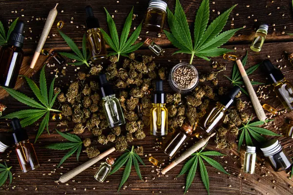 Óleo Cannabis Fundo Madeira — Fotografia de Stock