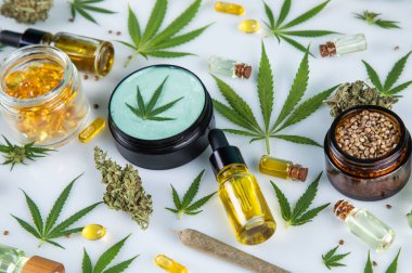 marijuana, cbd yağı, cbd, kenevir, marihuana, kenevir yağı, marihuana, kenevir yaprağı, kenevir, kenevir yağı, bir şişe