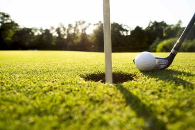 Golf sahasında golf kulübü