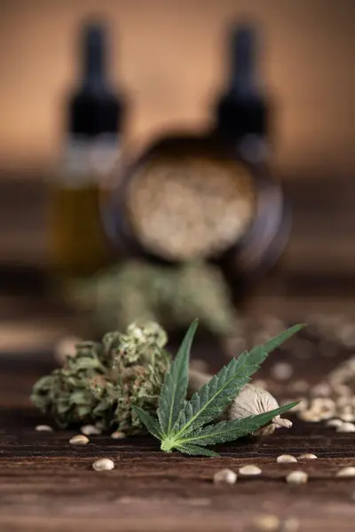 Aceite Cáñamo Cannabis Sobre Fondo Madera —  Fotos de Stock