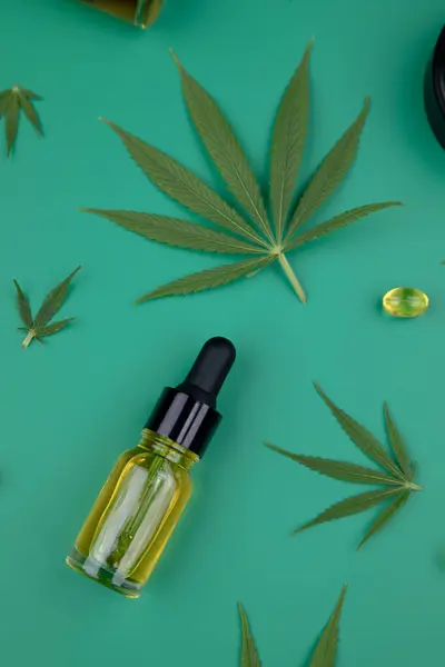 Bottle Cannabis Extract Fresh Hemp Leaves — Stock Photo, Image