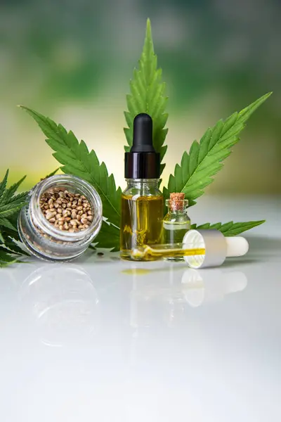 Hemp Oil Bottle Cannabis Leaves Marijuana Leaf White Background — Stock Photo, Image
