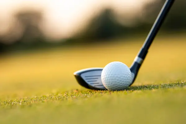 Closeup Golf Ball Tee Golf Course Golf Club — Stock Photo, Image