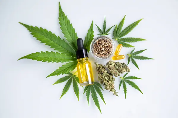 Marihuána Kannabisz Cbd Kenderrügy Kannabisz Egy Üvegpalack Kenderolaj Cbd Kendertermékek Stock Kép