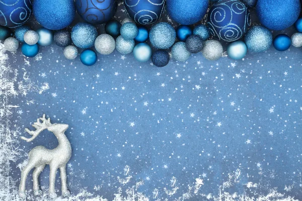 Fondo Navidad Con Adornos Renos Brillantes Decoraciones Árboles Azules Grunge —  Fotos de Stock