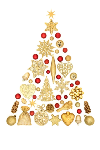 圣诞树形状概念装饰与黄金和红色铝质装饰和装饰品 圣诞节佳节的象征 白色背景 — 图库照片