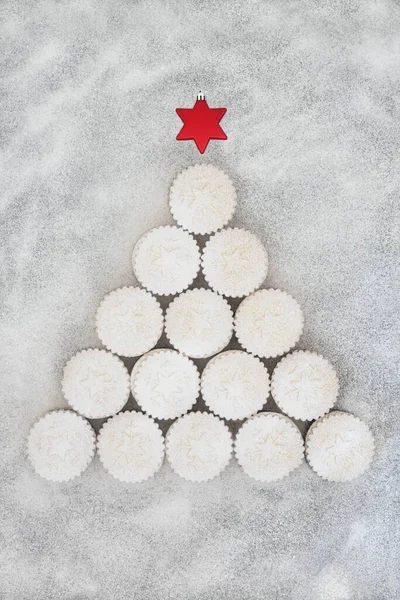 Christmas Snow Mince Pie Food Red Star Decoration Snow Background — Stock Photo, Image
