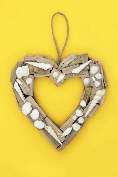 Driftwood Heart Shaped Wreath Seashells Natural Rustic Beautiful Holiday Travel — Stock Photo, Image