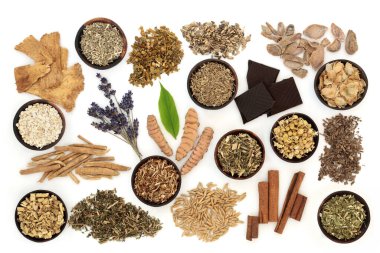 Endişe ve stresi azaltmak için sinirsel doğal gıda koleksiyonu sinir sistemini dengeler. Bitkisel ilaçlara dayalı sağlıklı bir sağlık bitkisi. Beyaz arkaplanda.