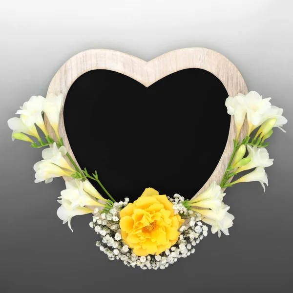 Moldura Madeira Rústica Forma Coração Com Quadro Flores Adequado Para — Fotografia de Stock