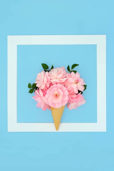 Τριαντάφυλλο Λουλούδι Σουρεαλιστικό Παγωτό Κώνο Σχεδιασμό Minimal Summer Border Creative — Φωτογραφία Αρχείου