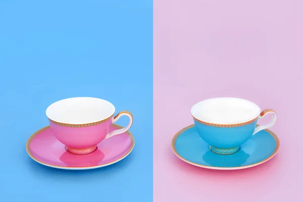 Porselen Fincanlı Çay Pastel Bebek Mavisi Pembe Arka Plan Üzerine — Stok fotoğraf