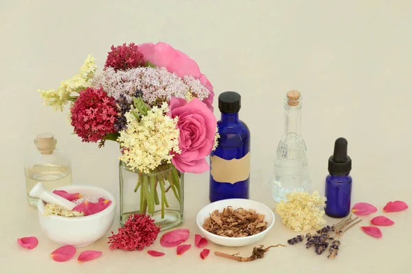 Adaptogen Örter Och Blommor Med Valerianrot Ros Fläder Och Lavendel — Stockfoto