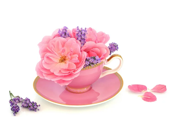 Flores Rosa Lavanda Taza Con Pétalos Sobre Blanco Composición Medicina —  Fotos de Stock