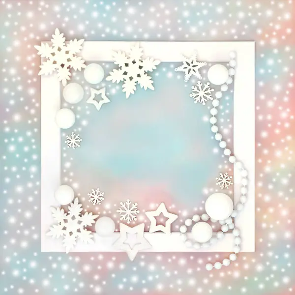 Karácsonyi Fantázia Fehér Hópehely Csillag Labda Dekorációk Elvont Fehér Keret — Stock Fotó