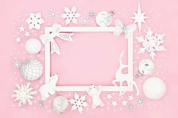 Kerst Noordpool Decoratieve Bauble Achtergrond Van Sprankelende Decoraties Met Wit — Stockfoto