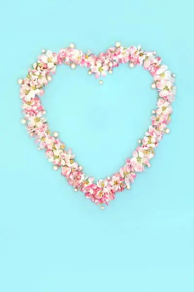 Grinalda Forma Coração Com Flores Flor Maçã Para Primavera Beltane Imagens De Bancos De Imagens Sem Royalties